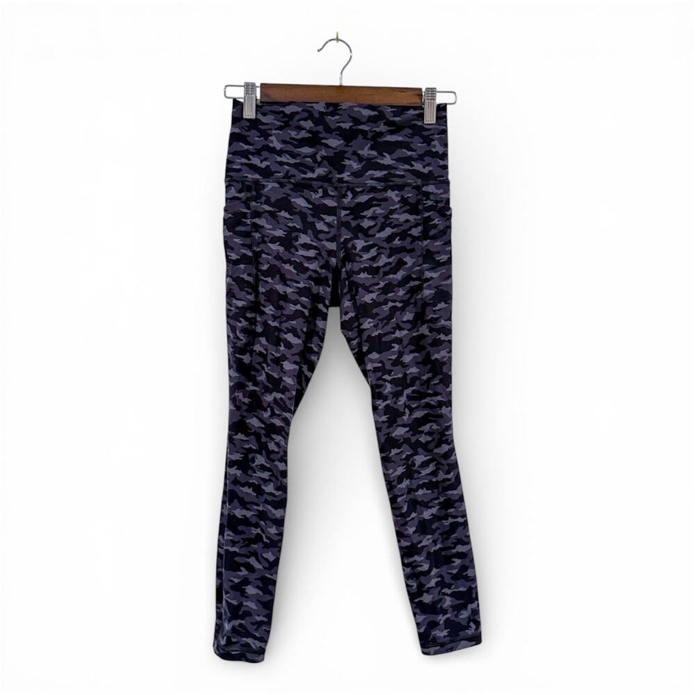 ATHLETA Salutation Stash 3/4 Capri Tight Black Gray Camo Print Small EUC - Picture 2 of 6